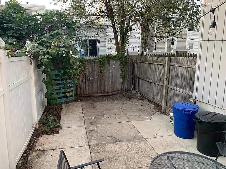 2312 Mercer St — Photo 8