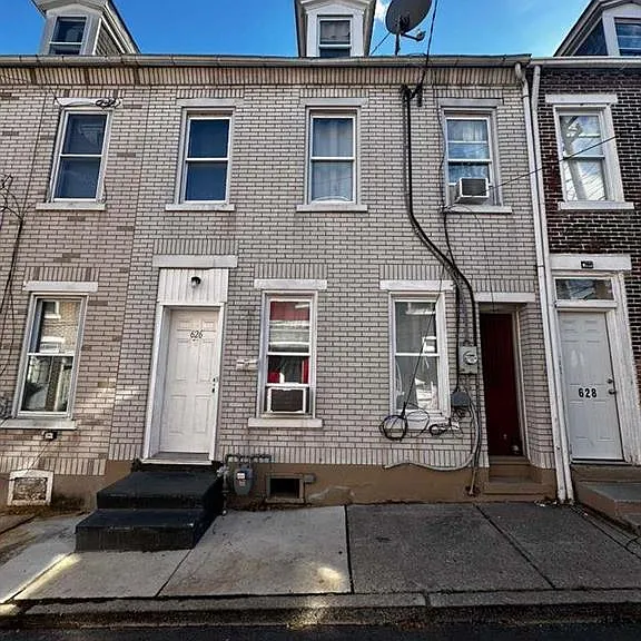 626 Oak St — Photo 1