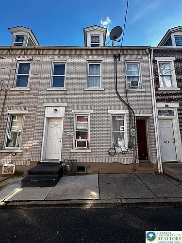 626 Oak St Photo 1