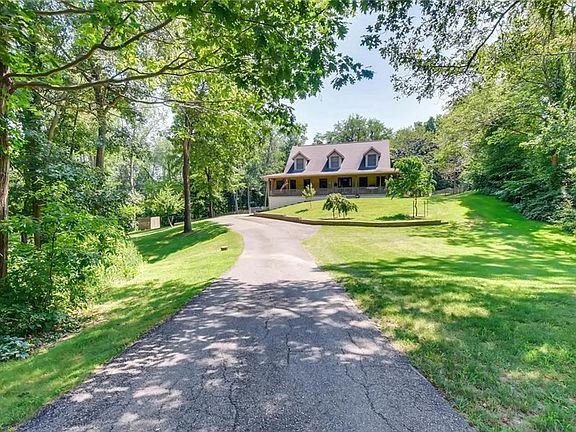 3rd image of 43 Woody Knoll Dr