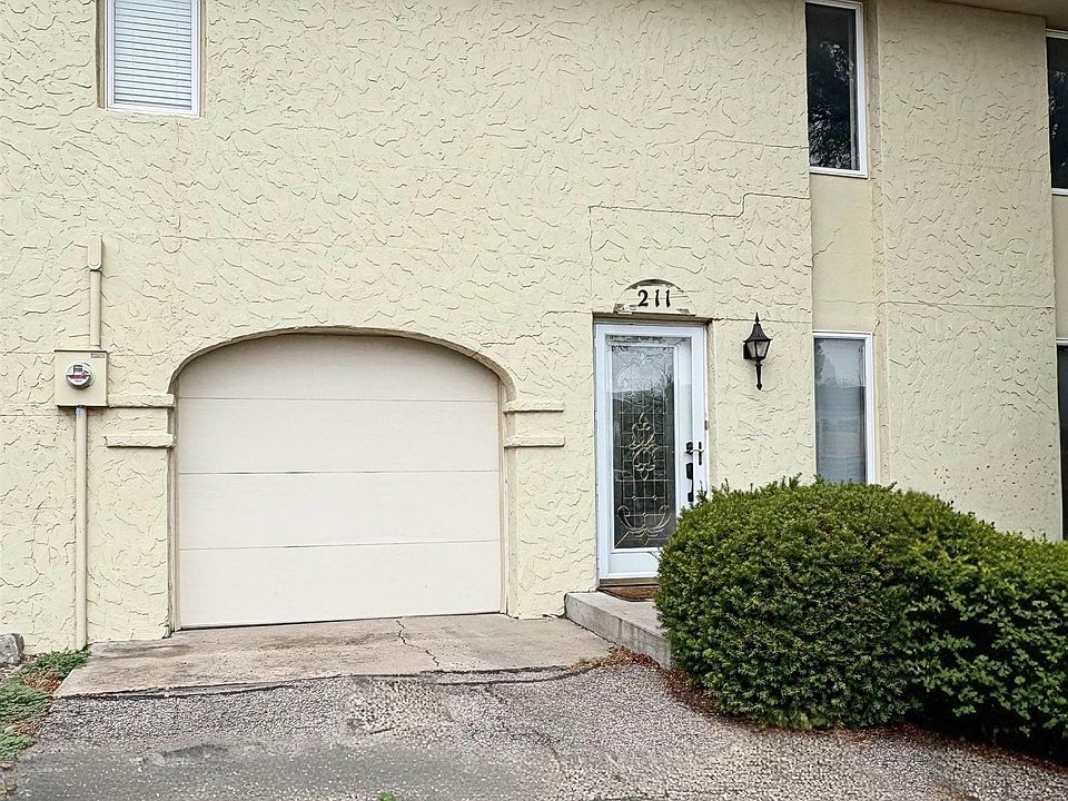 1st image of 211 Castillian Blvd