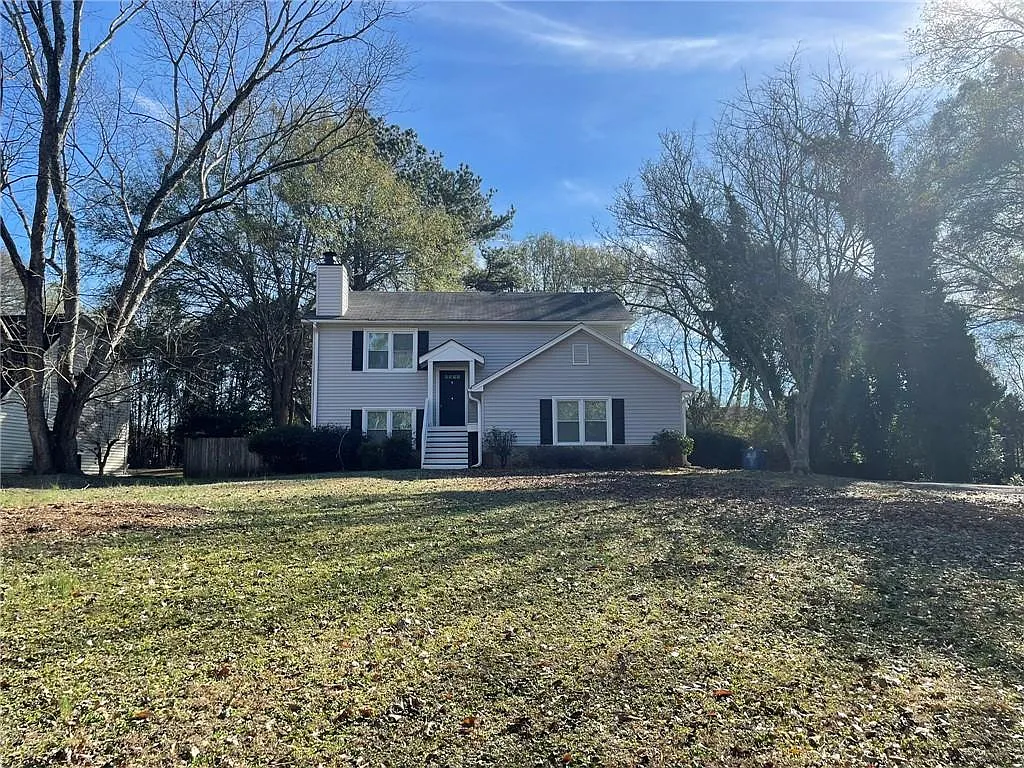 4 bed, 2.0 bath, 1968 sqft, $2,200 — Photo 1