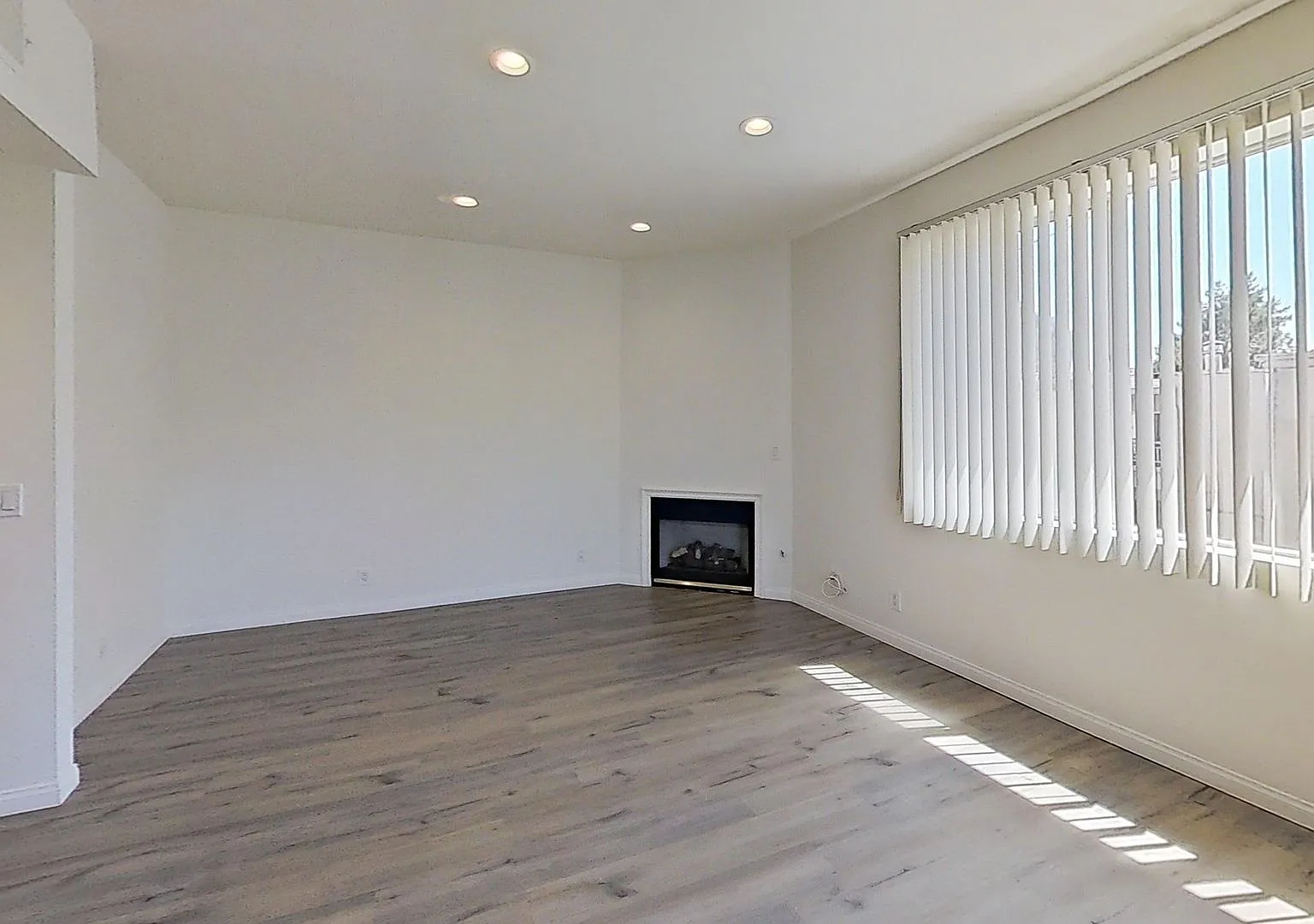 10883 Rose Ave — Photo 4