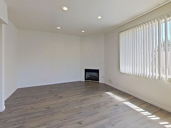 4th image of 10883 Rose Ave #203