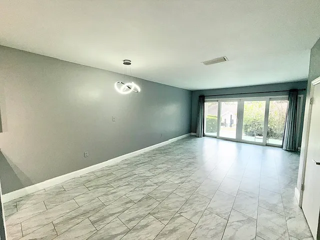 1355 Villa Ln — Photo 3