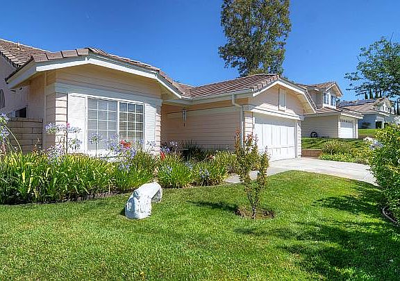 2nd image of 27145 Waterford Dr
