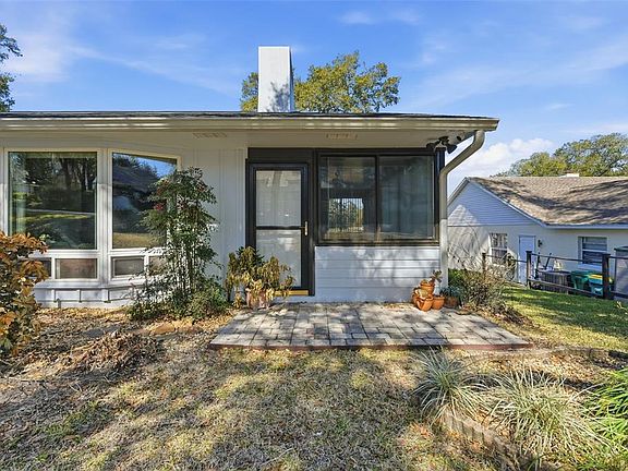 4th image of 58 TOWNHILL DRIVE