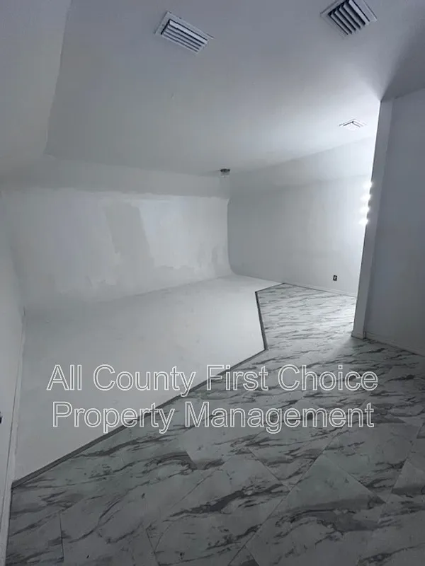 Studio, 1.0 bath, 450 sqft, $1,100 — Photo 3