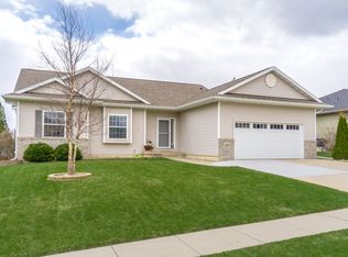 2326 Boxwood Dr, Cedar Falls, IA 50613