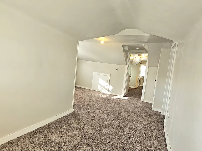 867 Farnham Ave — Photo 24