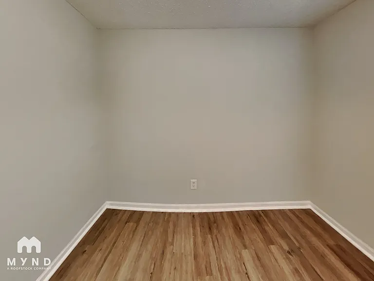 2154 Ashland Dr — Photo 17