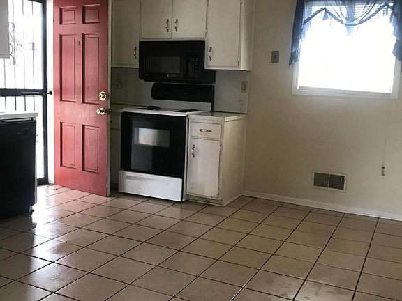 3rd image of 6402 Saint Thomas Ct