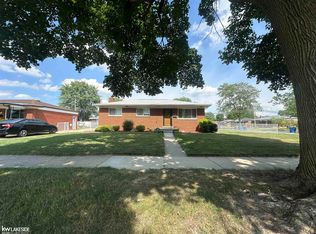27214 Haverhill Dr, Warren, MI 48092