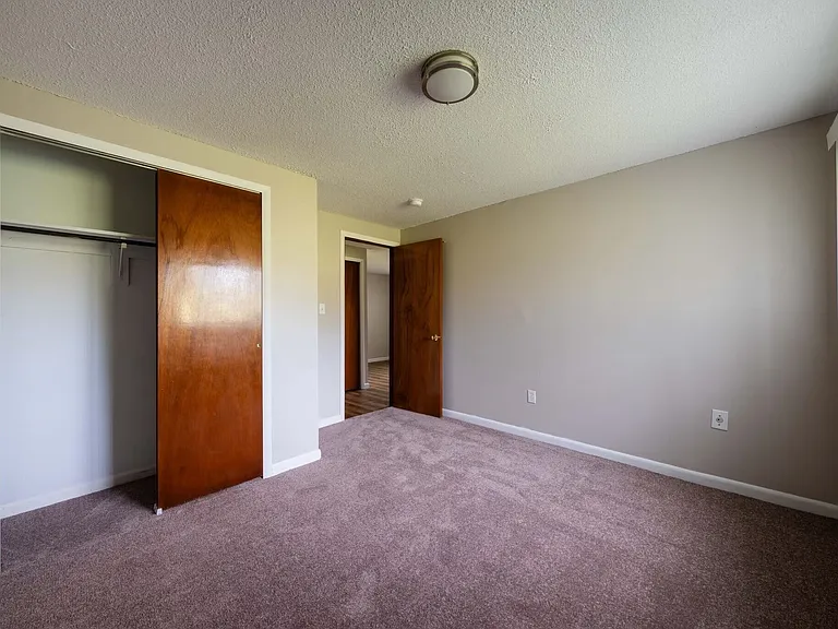 Camelot Village Apartments — Photo 8