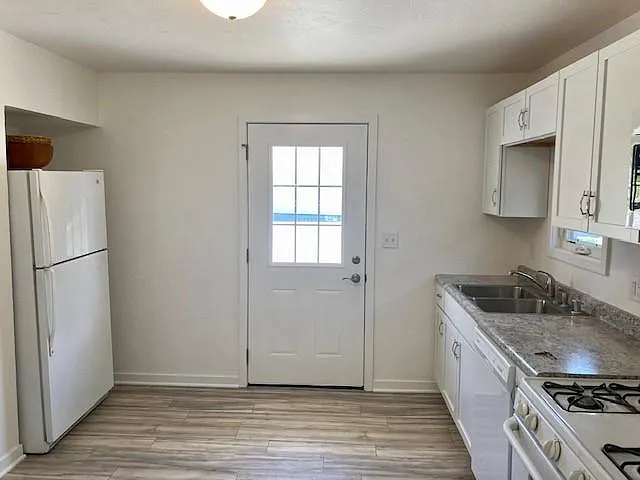 1 bed, 736 sqft, $1,700 — Photo 3