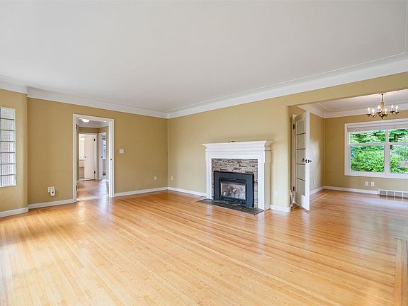 5th image of 2758 Dunlevy St