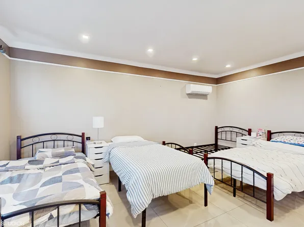 4202 Manhattan Avenue image 10 of 25