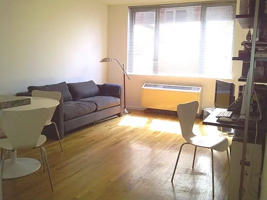 Rented by City Connections Realty | media 19