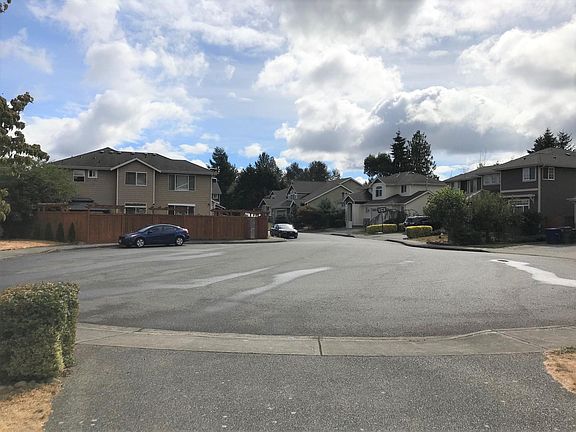 Open cul-da-sac for playing and socializing. Very limited cars so safe for yound kids.