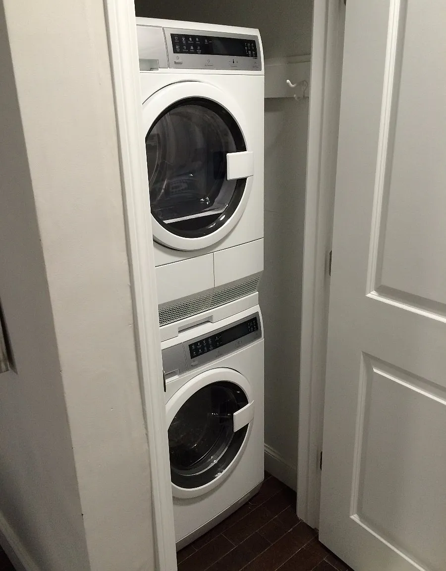 2 bed, 650 sqft, $4,300 — Photo 2