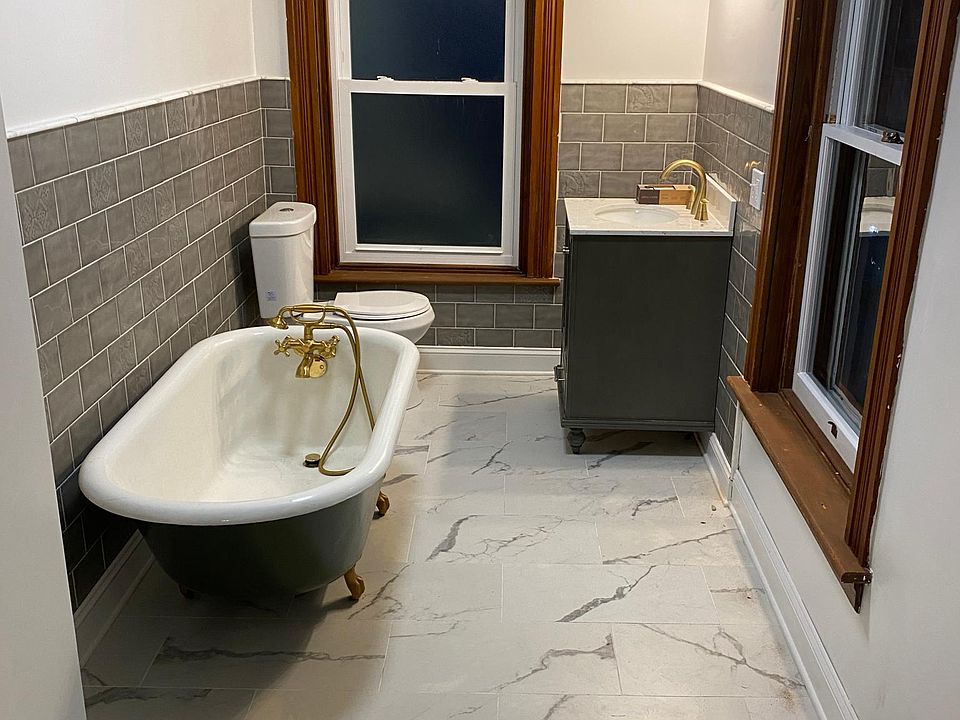 Front bathroom Suite