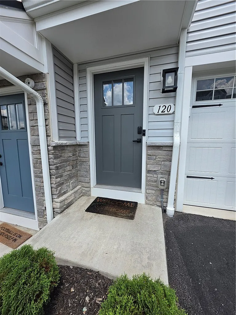 3 bed, 2.5 bath, 1912 sqft, $2,700 — Photo 2
