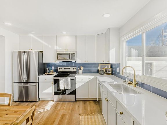 2nd image of 712 W 22nd St
