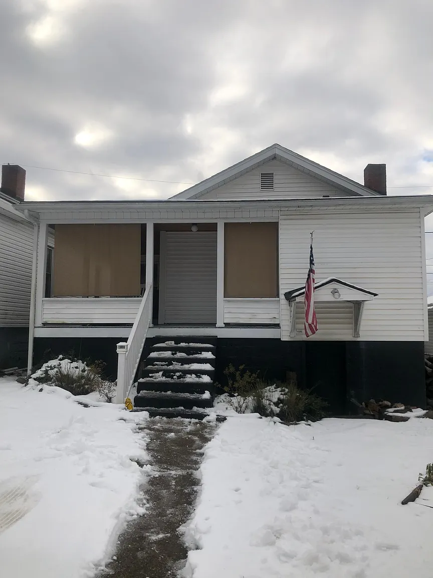 313 3rd St photo 1