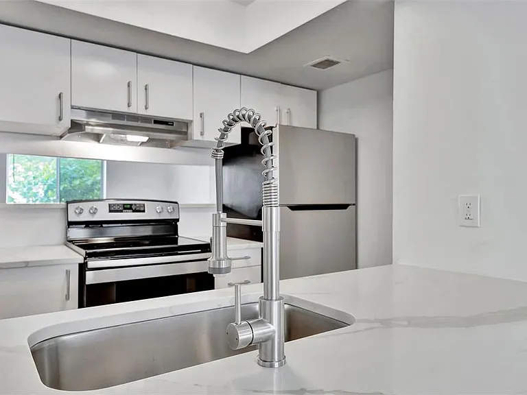 9940 7th Way N #101 — Photo 17