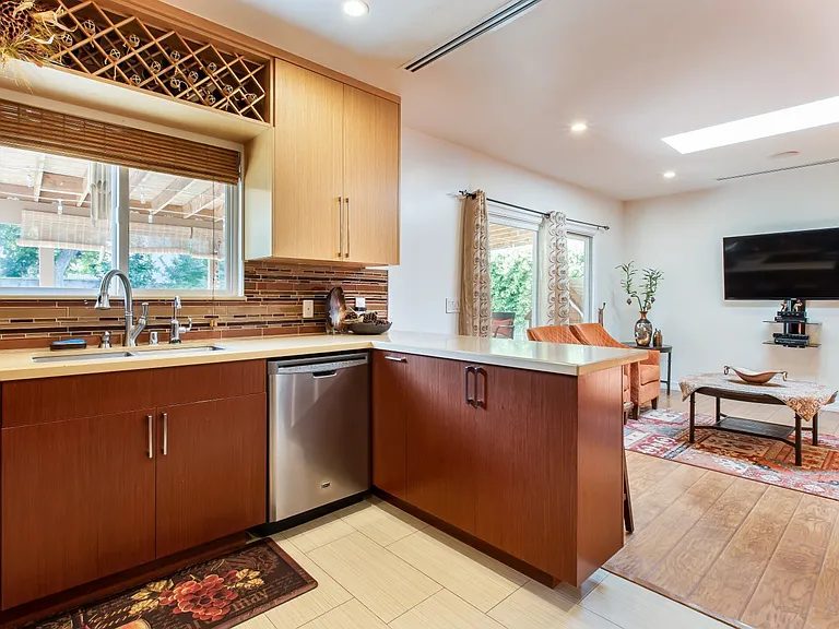 336 W Lexington Dr — Photo 13