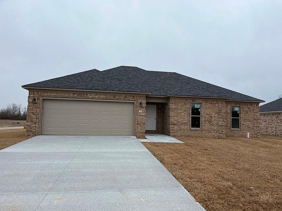 1st image of 16 Hidden Oak Dr