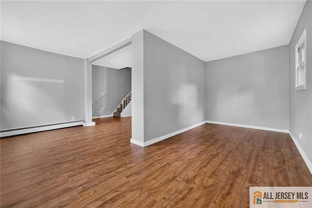 2 bed, 1.0 bath, 2608 sqft, $2,100 — Photo 4