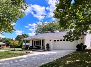 1601 Harbor Point Dr, Champaign, IL 61821