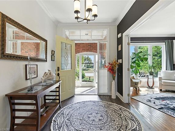 4th image of 10 Featherstone Ave