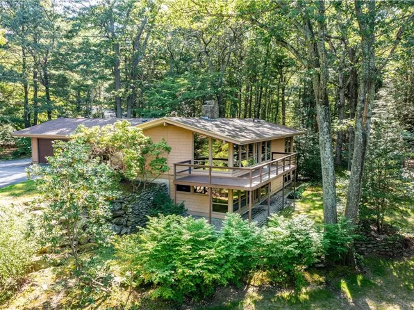 12 E Gate Rd, Smithfield, RI 02828