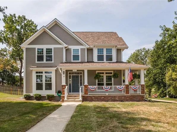 9814 Russell Cir, Liberty, MO 64068