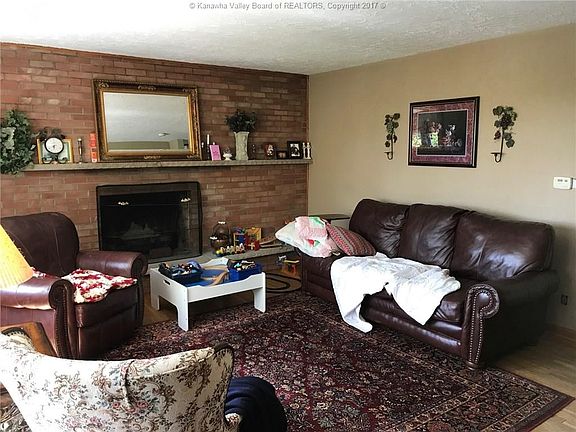 2nd image of 1001 Vista Dr