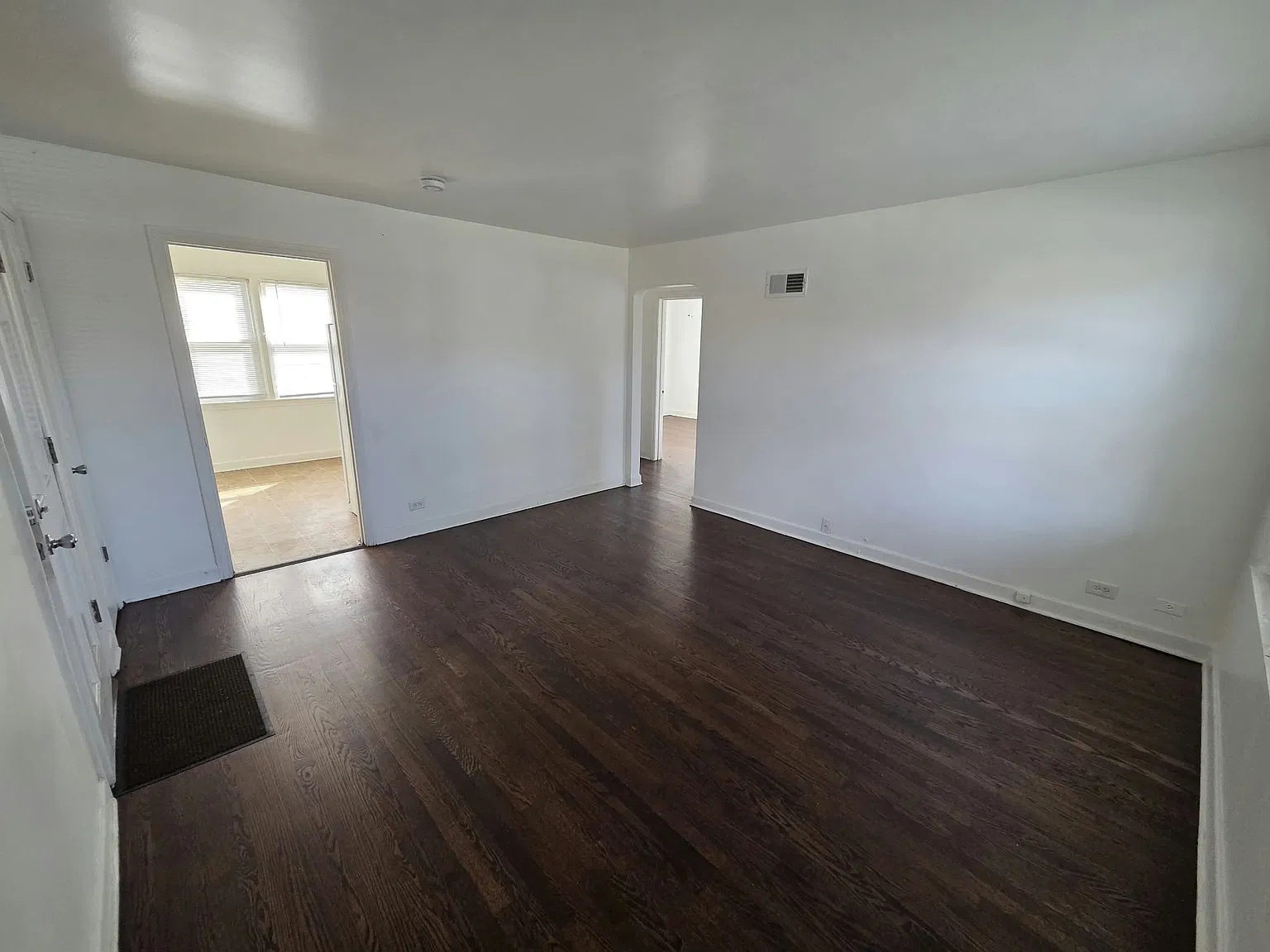 2 bed, 750 sqft, $1,700 — Photo 2