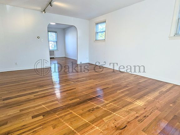 4th image of 4715 21st Ave #1