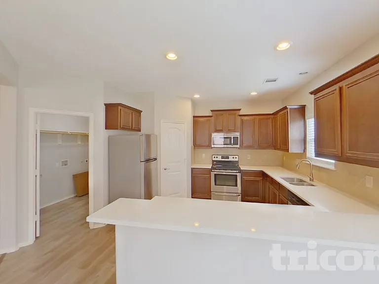 1216 Alder Tree Ln — Photo 5