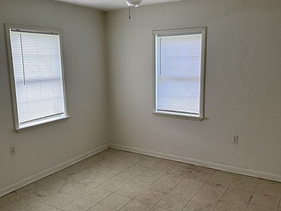 5th image of 816 S Oak St