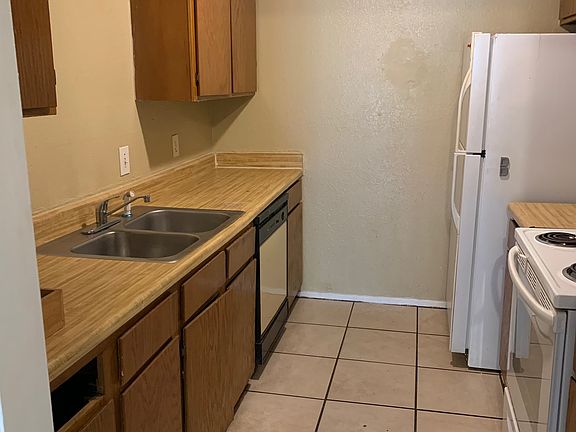 4th image of 1821 Georgia St #1821