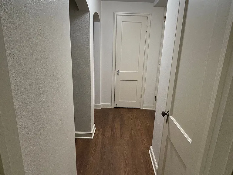 833 Grand Apartments — Photo 46