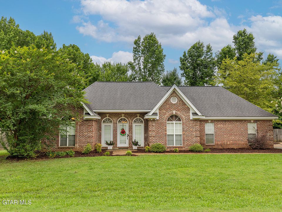 1st image of 856 White Oak Ln