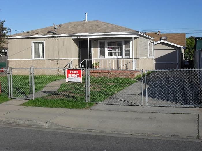 Pleasant 2BR fully fenced, new windows