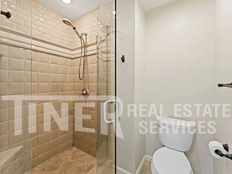 8 Saratoga Cir — Photo 15
