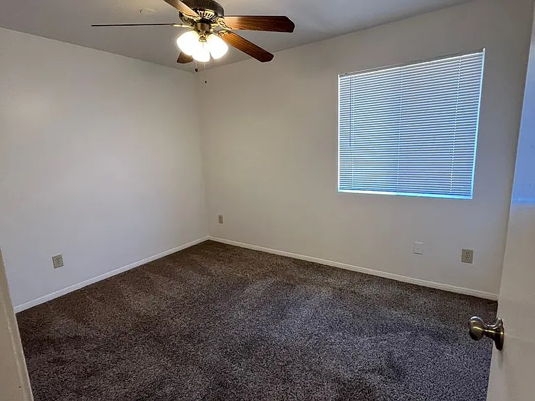 3028 N Corrine Dr — Photo 24