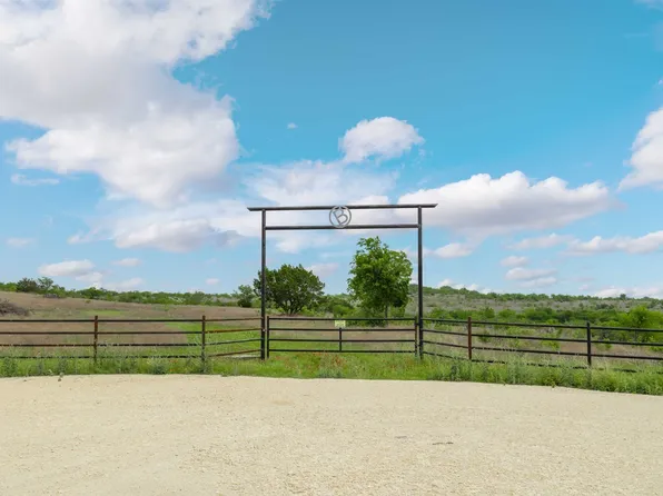 29 Comanche Hills Dr, Comanche, TX 76442