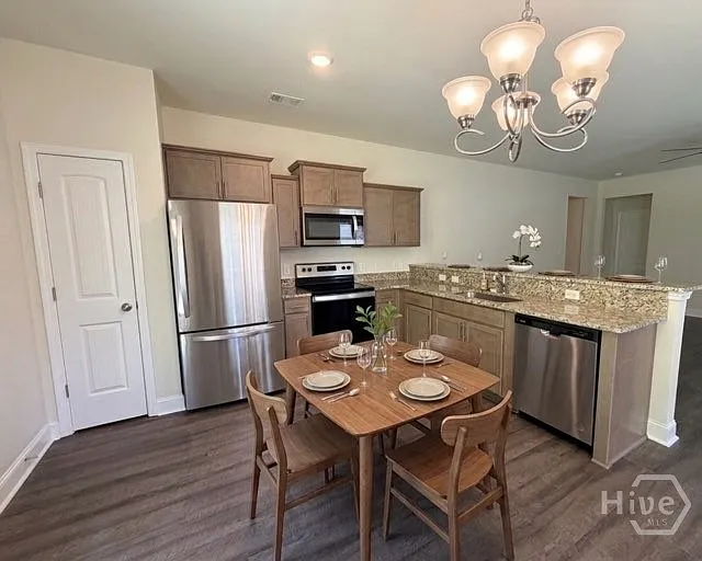 712 Mill Creek Cir — Photo 3