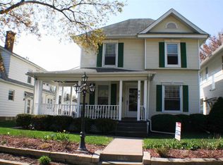 907 Grand Ct, Davenport, IA 52803